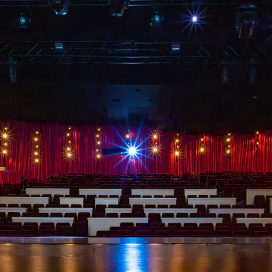 Universum THEATER LANDAU