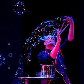 Bild: La Cour - Varietéspektakel