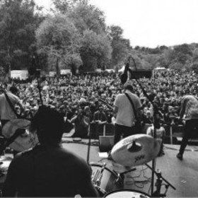 Bild: And So I Watch You From Afar