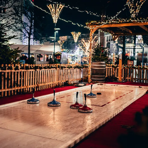 Bild: Eisstockschießen auf dem Bochumer Weihnachtsmarkt