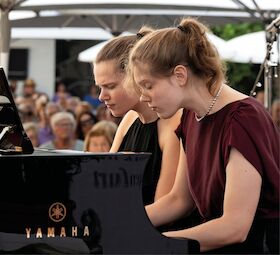 Earthquake – Ania Druml: Klavier, Violoncello & Sophie Druml: Klavier, Violine