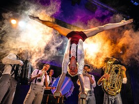 Bild: Hamburger Hafenvarieté - maritim - musikalisch - mitreißend