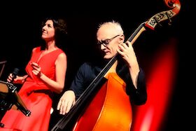 Butterbrezel-Jazz im Schlosshof mit Two or Company