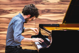 Klavier-Rezital: Zwischen Welten