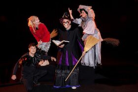 Bild: Die kleine Hexe - Eine herzerwärmende Geschichte über Magie, Freundlichkeit und Selbstfindung