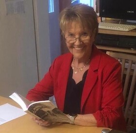 Bild: Karin Gloger: Zügel des Lebens - Wohnzimmerlesung in Halle 13