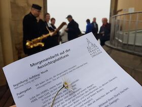 Morgenandacht auf der Aussichtsplattform
