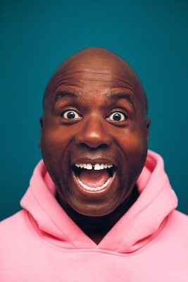 Bild: Dave Davis - mit „KONFETTI FÜR ALLE!" – Ein Aufstand in Farbe