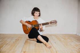 Bild: FEE. & Special Guest: Komparse - Die Wolken über uns Tour