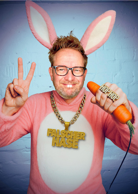 Bild: Martin Sierp - „FALSCHER HASE! Magic & Möhr” - wandelbarer Magier, Comedian und Alleskönner