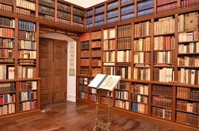 Bild: Führung durch die Bibliothek Brehm [3b]