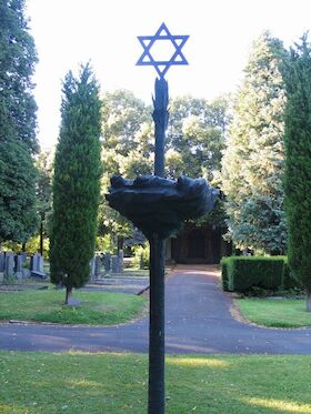 Bild: Der Friedhof am Rodtberg