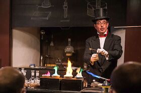 Liebig to go: Führung im Museum mit anschließender Experimentalvorlesung im Restaurant Justus