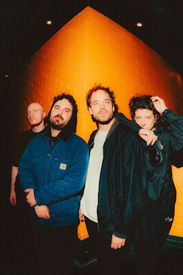 Bild: HEISSKALT - Lehnen im Licht Tour 2026