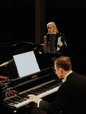 Bild: Pfingstkonzert: Petite Messe Solennelle - Kammerkonzert mit Piano & Akkordeon