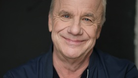 Bild: Hubertus Meyer-Burckhardt liest - "Die Sonne scheint immer. Für die Wolken kann ich nichts."