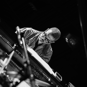 Bild: Vernissage: Backstage - Appearances of Sound - Fotografien von Oliver Leicht