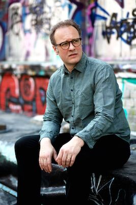 Bild: Sie dürfen sich wieder setzen - Sie dürfen sich wieder setzen - Frankfurt Premiere