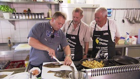 Bild: Rute raus - der Spass beginnt!    Eat & Read im Weinhaus Wöhler