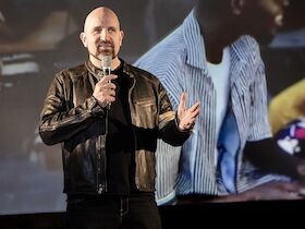 Bild: Dominik Kuhn - "Künstliche Intelligenz - Leuchtende Zukunft oder Leben in der Matrix"