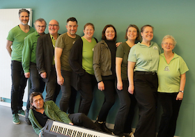 Bild: 6aufKraut präsentiert "Mit künstlerischer Intelligenz" - "Der Krippenbeißer" - ein Stehgreifstück