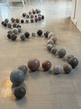 Bild: Rita Eckart "Hikaru Dorodango – Die japanische Kunst der glänzenden Erdkugeln"