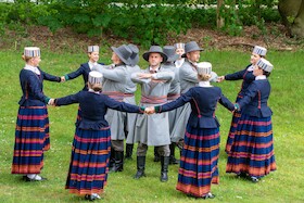 Bild: Stimmungsvolle Reise nach Lettland: Tanz und Gesang