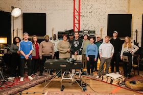 Bild: SOIL/Die Fabrik presents: Urban Art Orchestra feat. Laureen Mobo, Julie Kuhl, Daniel Orta