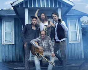 Bild: Gankino Circus - Bei den Finnen