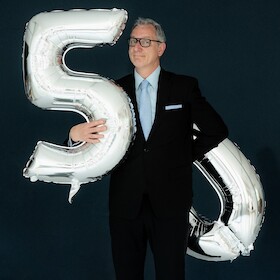 Bild: Ich hatte mich jünger in Erinnerung - Ein Best Ager in der Blüte des Verfalls mit Hans Gerzlich