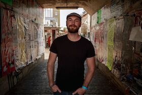 Bild: Poetry Slam mit Marvin Suckut