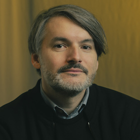 Bild: Saša Stanišić mit »Mein Unglück beginnt damit, dass der Stromkreis als  Rechteck abgebildet wird«