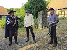 Bild: Historische Ortsführung mit dem Dorfausrufer Hannes