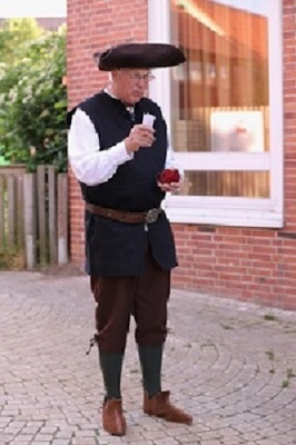 Bild: Historische Ortsführung mit dem Dorfausrufer Hannes als Vespertour