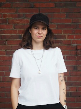 Bild: Wein und Worte | Literarisches Debüt | Sophia Merwald | Sperrgut | Moderation Annalena Ehrlicher