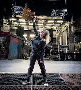 Bild: Fee Badenius - Ich bring mich ganz groß raus