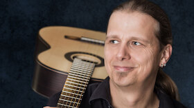 Bild: STEFAN EICHNER SPIELT REINHARD MEY - Hommage