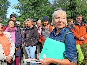 Bild: Literarischer Abendspaziergang am Hohen Ufer „… ein atemberaubender Spiegel aus Flaschengrün und Mancherleiblau und Silberglanz“