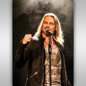 Oliver Thomas mit Band