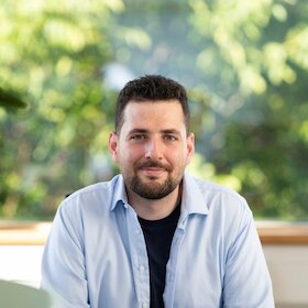 - Lesung und Gespräch mit Ryyan Alshebl - Ryyan Alshebl im Gespräch mit Derya Türkmen