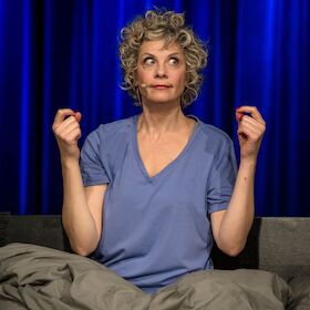 Bild: Anna Schäfer - Schlafende Hunde - Comedy-Theater von Dietmar Jacobs