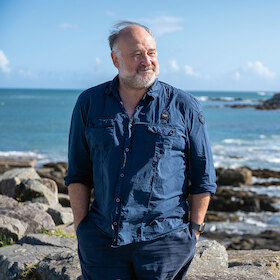 Bild: Auf den Spuren von Kommissar Dupin durch die Bretagne - Ein Abend mit Jean-Luc Bannalec