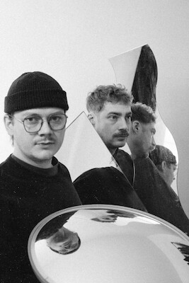 Bild: WALKING ON RIVERS - "Bright Screen, Red Eyes, Science Fiction Tour 2026"