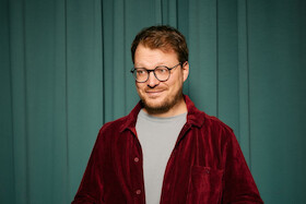 Bild: Maxi Gstettenbauer - KOMPLETT ABSURD