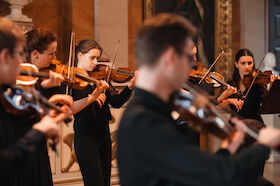 Bild: Collegium musicum (Kammerorchester) der Universität Göttingen - Wild, edel, heiter – Barockmusik "aus" Amerika und Fernost von P