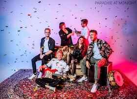 Bild: Tanz in den Mai - Erst Livemusik mit Paradise At Midnight, dann Party mit DJane Kirsten!