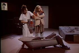 Bild: “Der süße Duft kommt nicht von Rosen” genannt “Leichenoper”