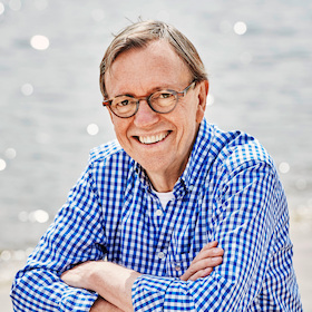 Bild: Krischan Koch liest aus "Einer flog über das Möwennest"