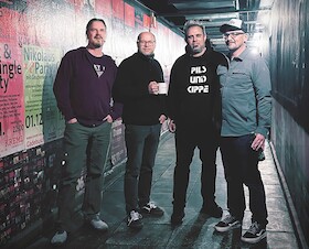 Bild: Pils & Kippe trifft 4 Zimmer Küche Bad - der unplugged Singer-Songwriter Rock-Pop-Punk Abend