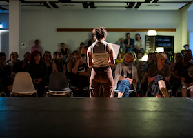 Bild: Schreibcouch-Finale - Lese-Performance der jüngsten Literaturhaus-Autor*innen